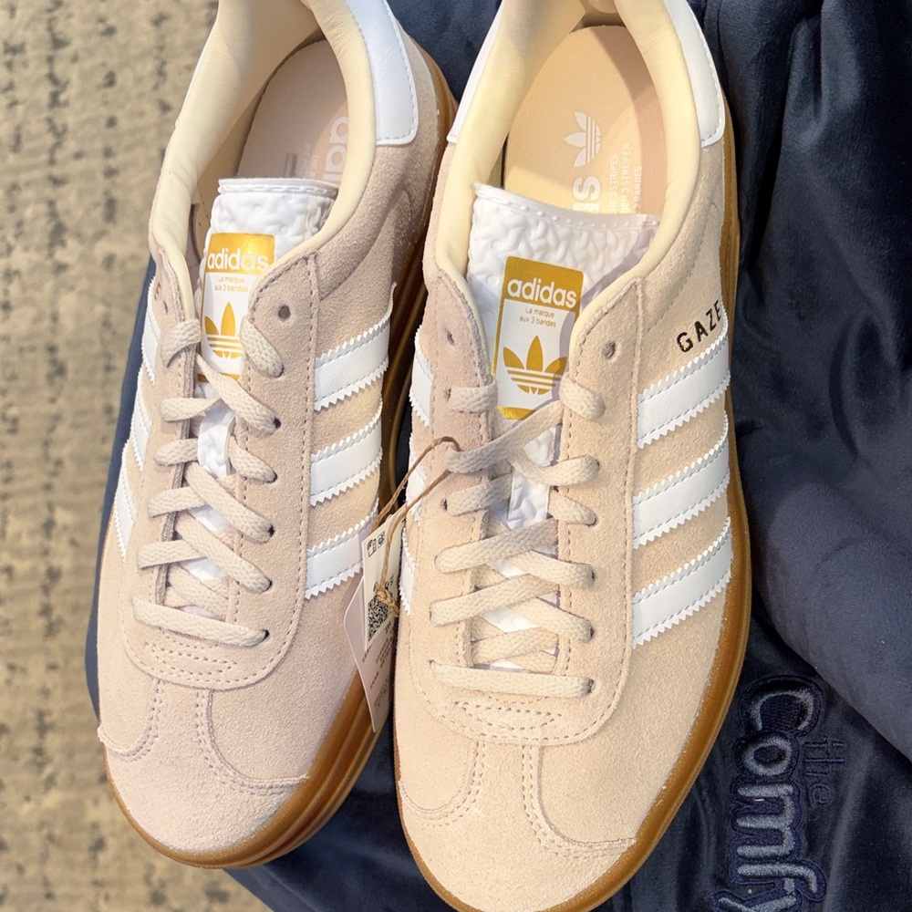 BNWT & box adidas Gazelle Bold Smeaker